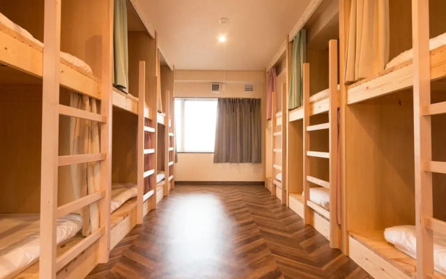 RED HELMET House＆Sports Bar Hiroshima - Hostel