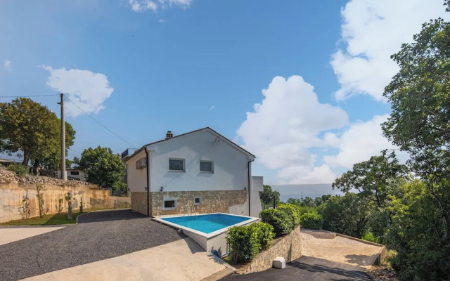 Hidden Pool House With Sea View