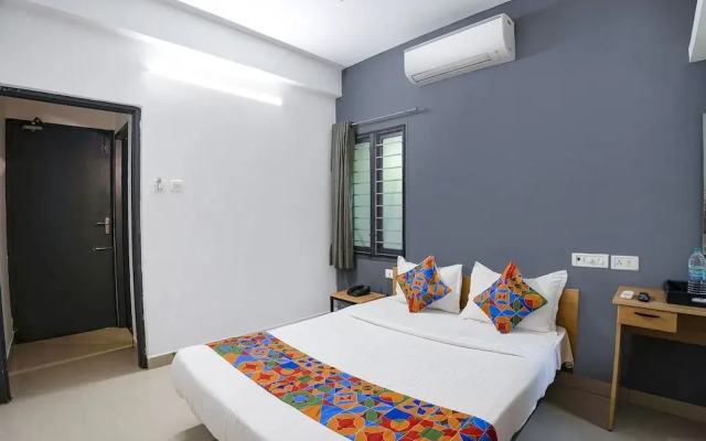 Oyo 24052 Flagship Covelong Residency
