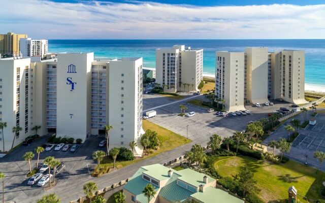 Shoreline Towers 1084 2 Bedroom Condo by RedAwning