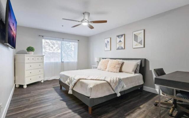 Beautiful Newly Remodeled 2-bdrm Biltmore Condo!