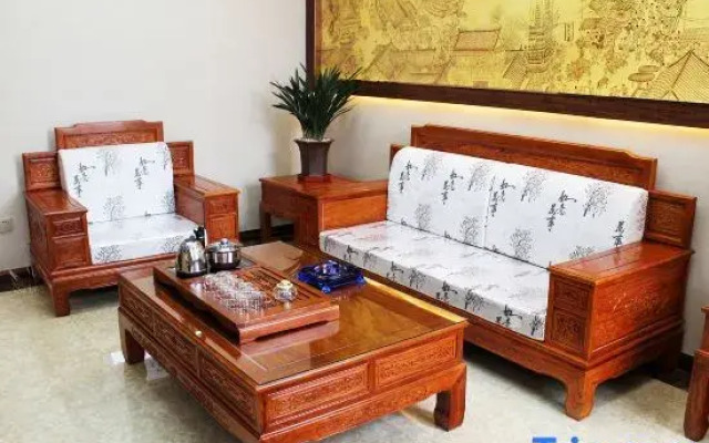 Ruiquanju Business Hotel (Qiqihar First Hospital Longsha Park Branch)