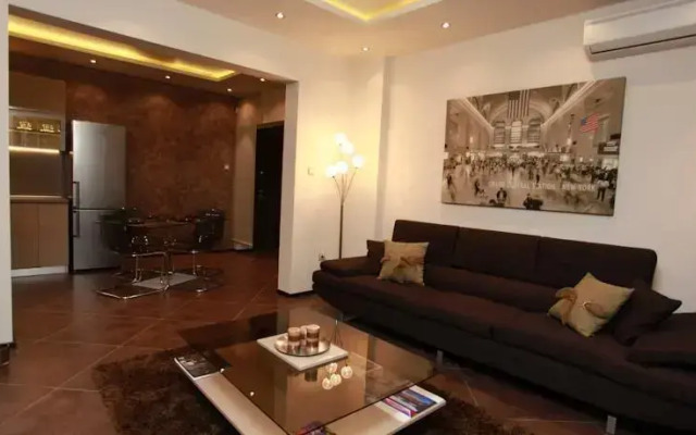 Brown Cottage Apartment