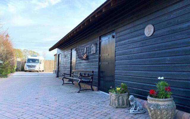 Amber Lodge Hickstead-C