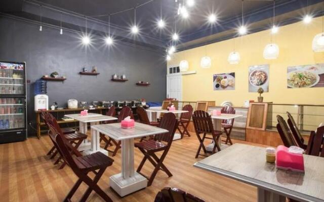 RedDoorz Plus @ Bukit Dieng