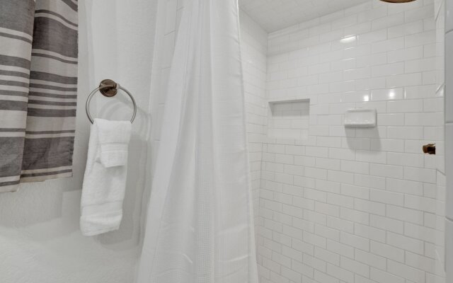 Walk 2 Main Hot Tub Putt-putt