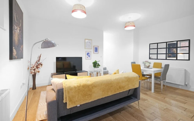 Eastons 1 Bedroom Apt. with Sofa Bed