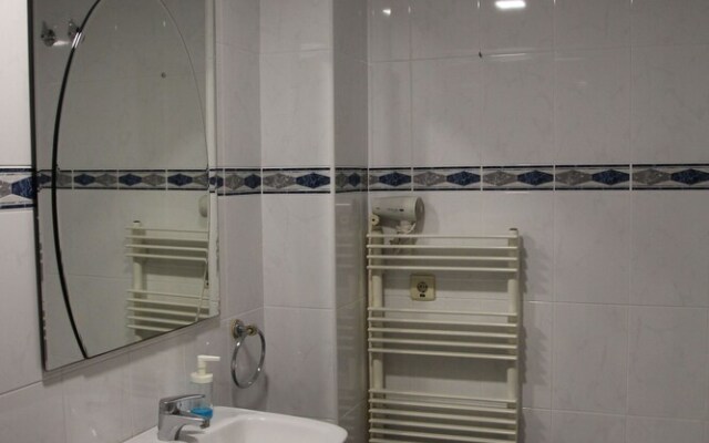 Amplio y comodo apartamento con parking