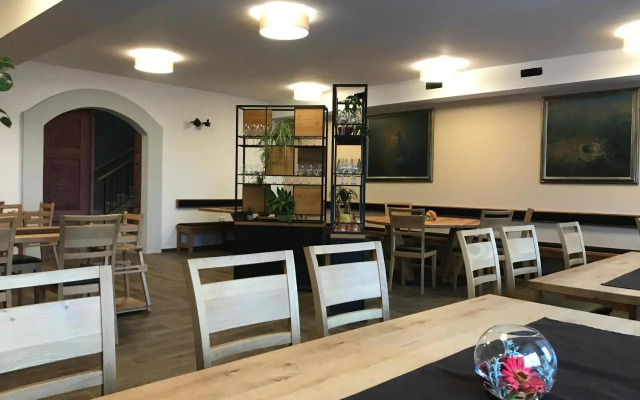 Apartments and rooms Tolc