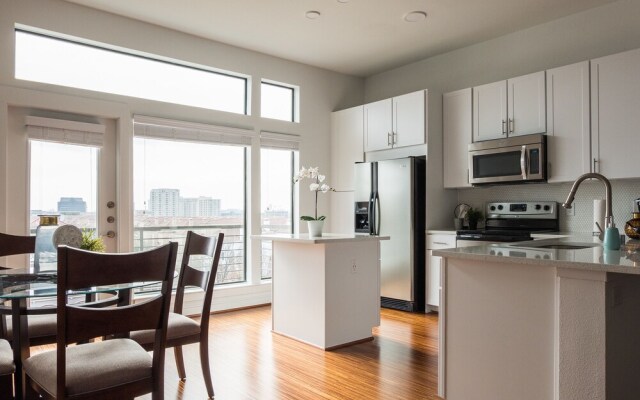 1 BR Apt Near AA Center with Parking by Frontdesk