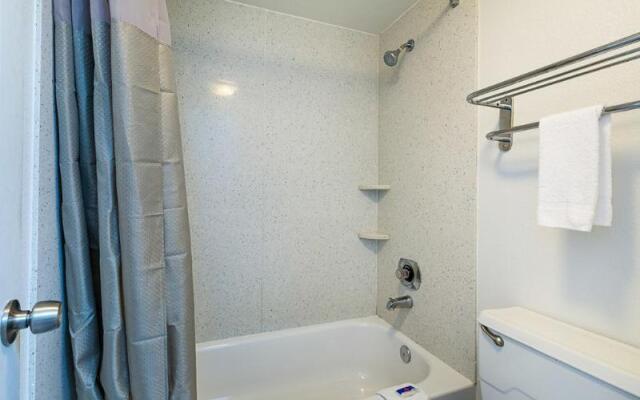 Motel 6 North Kirkland