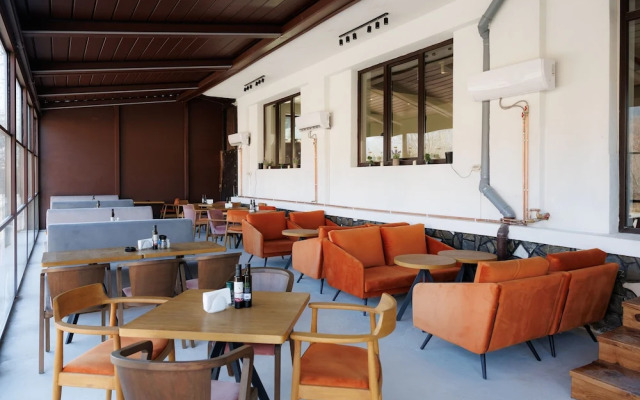 Suru Hotel & Restaurant
