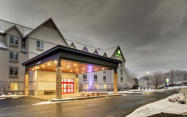 Holiday Inn Express & Suites Lincoln East - White Mountains by IHG