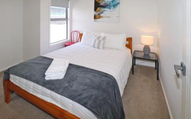 Central Hamilton Apartment on Vialou St