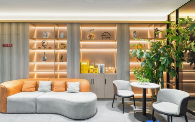 Yunbai Cloud Hotel (Shanghai Universitychang Middle Road Subway Station)