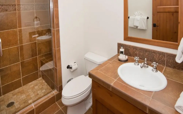 Lavish 3br 3.5ba Bachelor Gulch  Steps To Lifts 3 Bedroom Condo by RedAwning