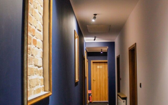 Elegant Hostel & Apartments