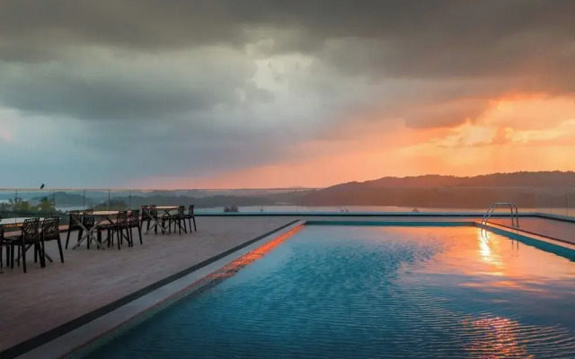 Hotel Hilltop International
