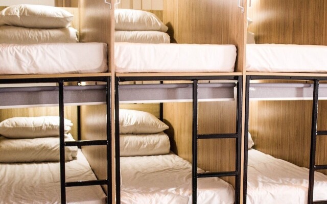 Lounge Capsule Hostel