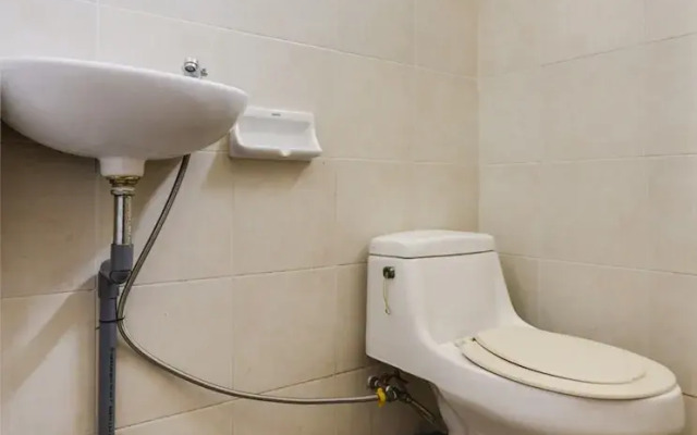 SPOT ON 91879 Emes Jaya HomestayNearSamsung Electronic Indonesia PT