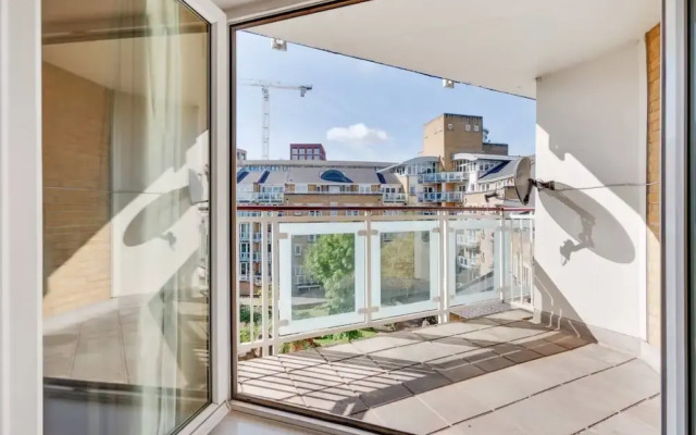 Modern 2bed, 2bath apt 1 Minute to Jubilee Line