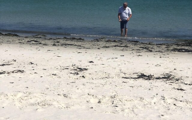 Studio in Plouguerneau, With Wonderful sea View, Enclosed Garden and Wifi