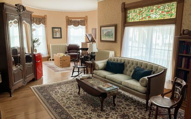 LimeRock Inn