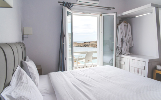 Super Paradise Hotel