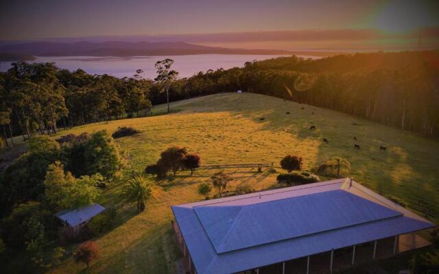 Farm Stay & Iconic Water Views - 32 Zachary Drive