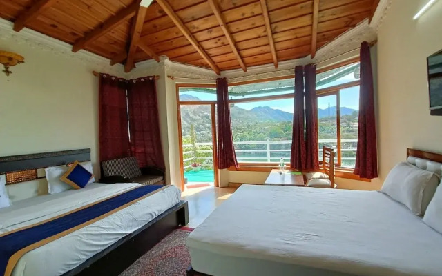 Crystal LakeView Homestay