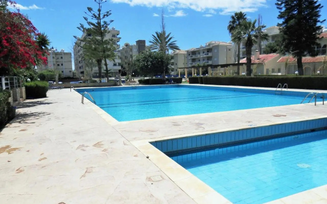 1bd in Palm Beach M1 with pool