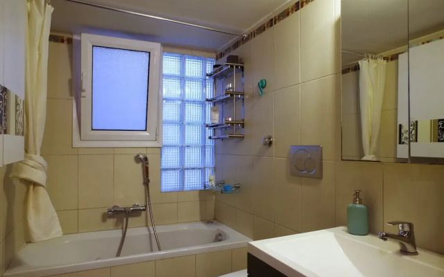 Violeta s Seaview Apartment in Piraeus