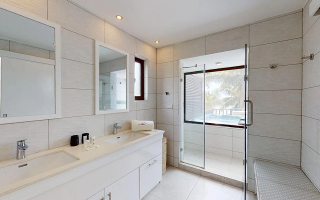 Bon Azur Beachfront Suites & Penthouses with LOV