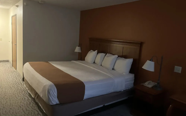 Regency Inn and Suites, Anoka