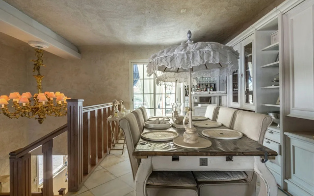 Luxurious villa in Les Issambres with Jacuzzi