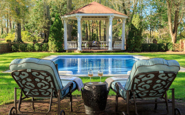 The Twelve Oaks Bed & Breakfast