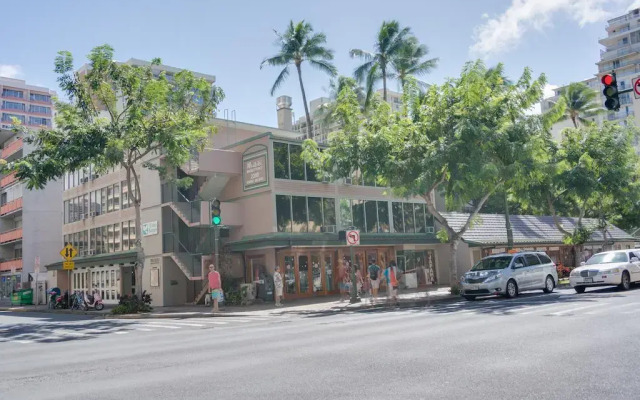 Kuhio Banyan Club