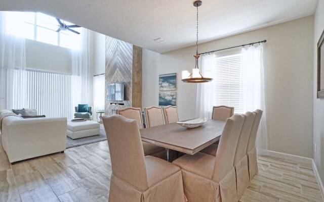 Storey Lake-5 Bedrooms home w/pool-1650ST