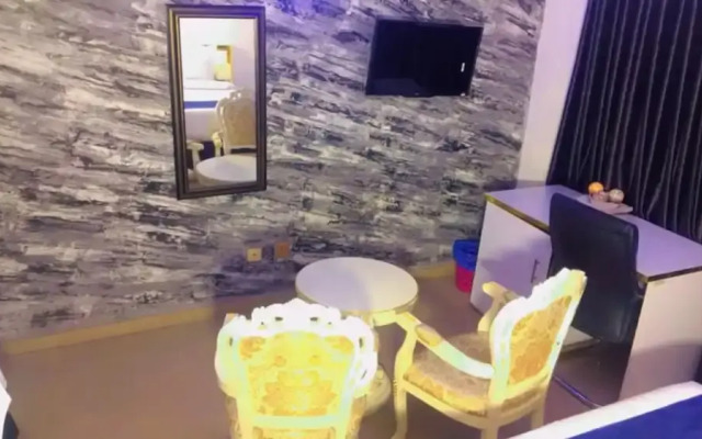 Autograph Apartment