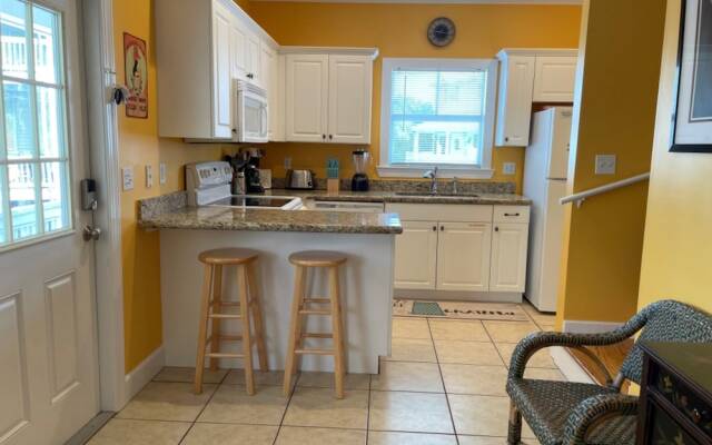 Coral Garden by Avantstay Great Location w/ Balcony & Shared Pool