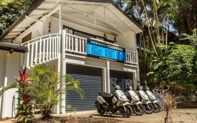 Cairns Beaches Flashpackers