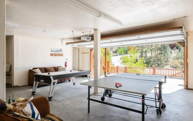 Golden Oak Rd - Moonridge