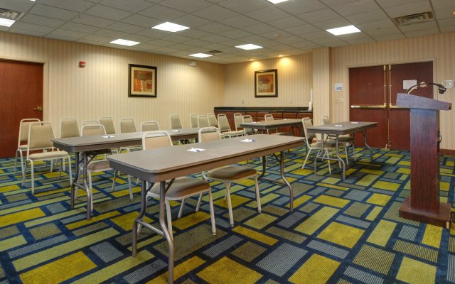 Holiday Inn Express And Suites Midwest City