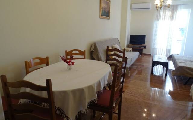 Modern Traditional Central Apartment