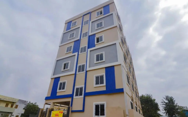 Oyo Flagship 76370 Sri Residency