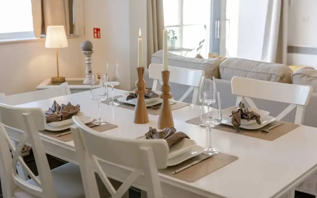 Cozy Apartment for 4 With Parking