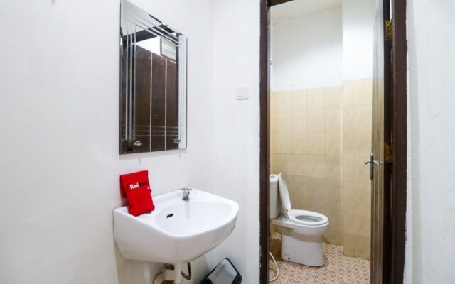 RedDoorz near Caribbean Waterpark