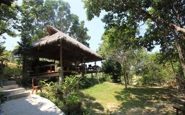 Chomjan Beach Resort