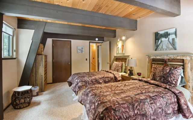 Roycraft Dog Friendly Cabin by RedAwning