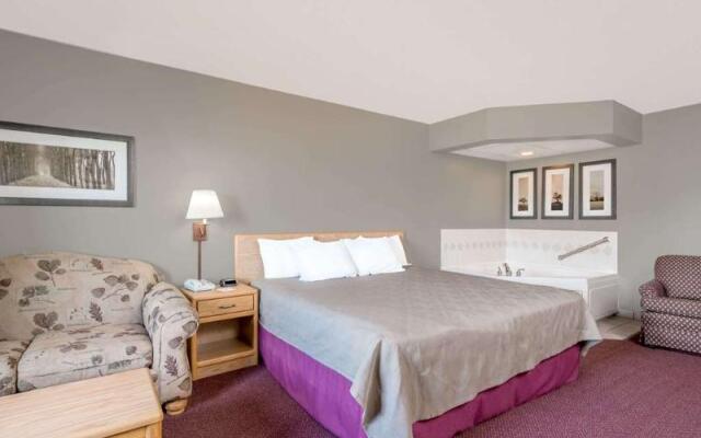 Moose Lake Lodge & Suites